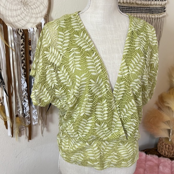 Avocado Green Leaf Patterned Top by June & Hudson/ Size XL - Picture 3 of 9